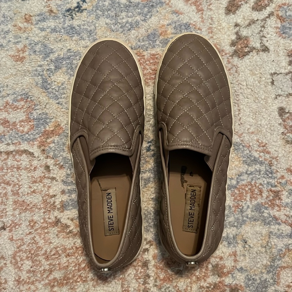 Steve madden slip on shoes